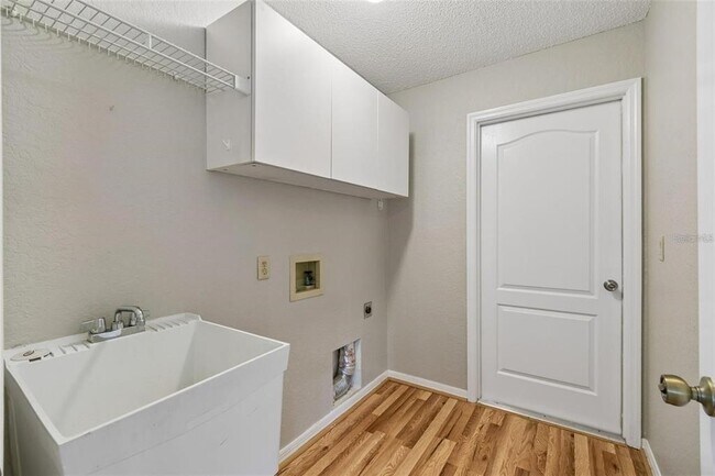 Building Photo - 11349 Sand Hill Ave