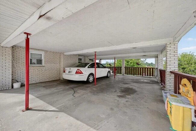 Building Photo - 410 5th St