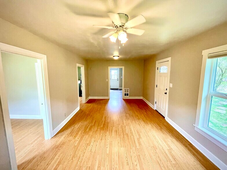 Living Room B - 3821 Entiat River Rd