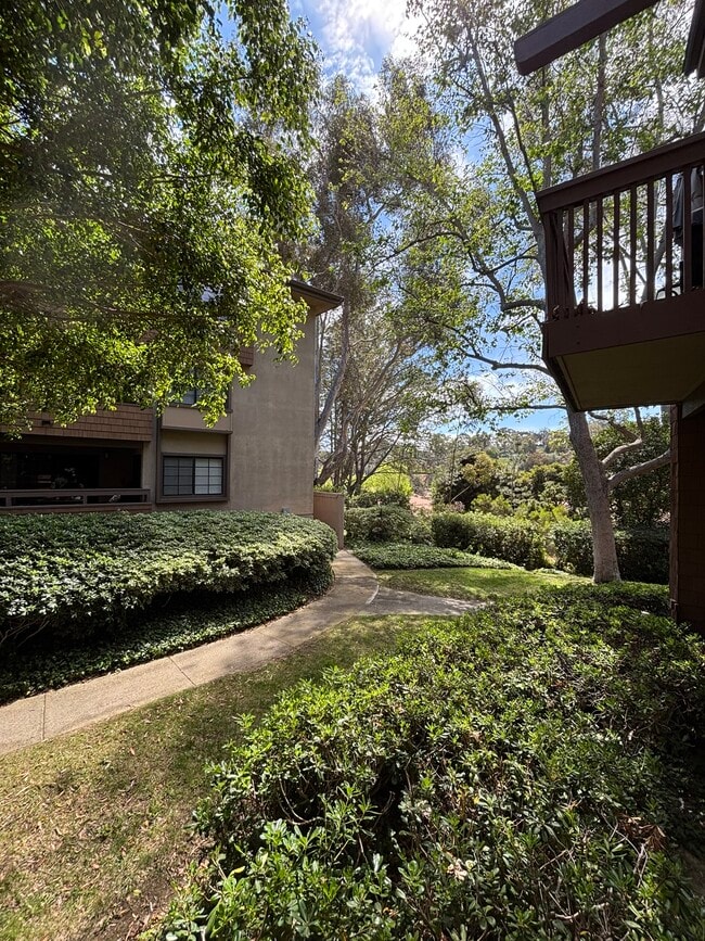 Building Photo - 8860 Villa La Jolla Dr