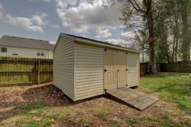 Building Photo - 2498 Hattington Dr