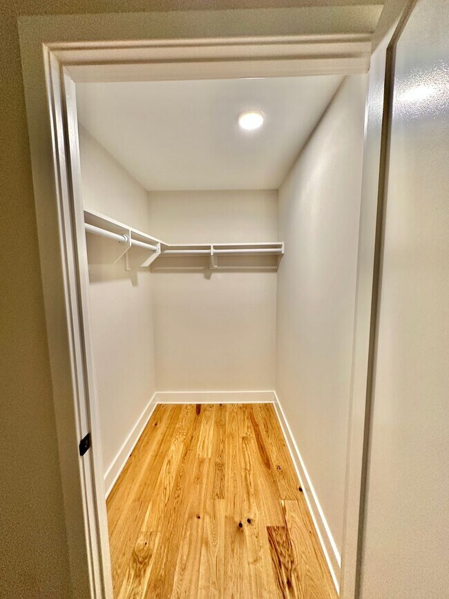 Building Photo - MOVE -IN SPECIAL-FREE RENT! Luxury 2 Bedroom, 2.5 bath Avidian Condo in Navy Yard with Parking.