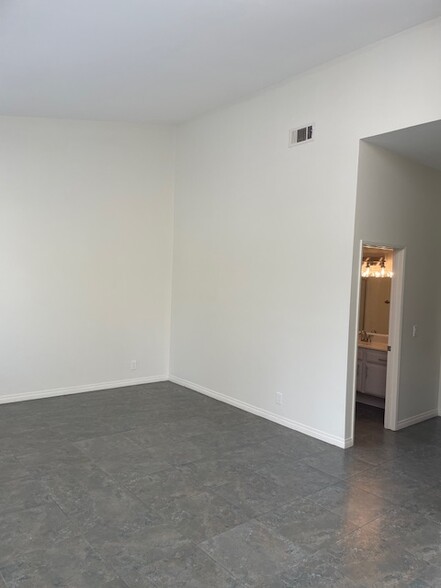 Master Bedroom - 3246 Darby St