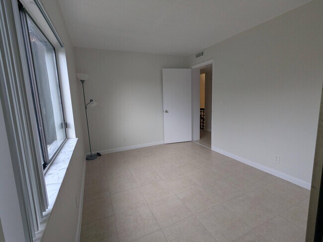 Building Photo - 2191 White Pine Cir