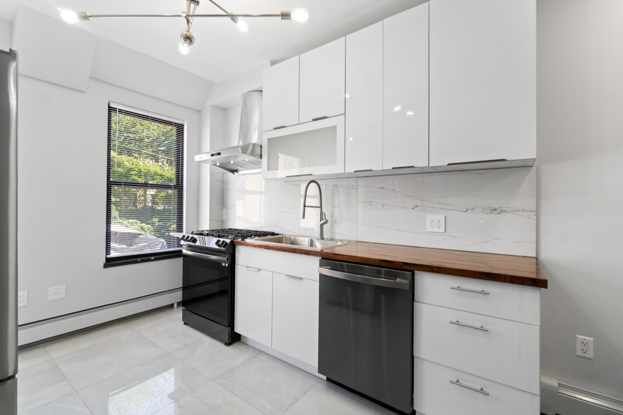 Building Photo - 232 1st St