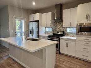 Building Photo - 489 McClatchy Way