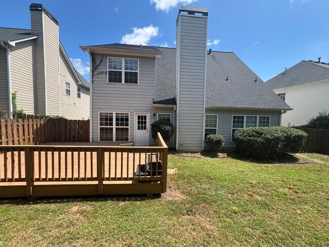 Building Photo - 2220 Rosemoore Walk NE
