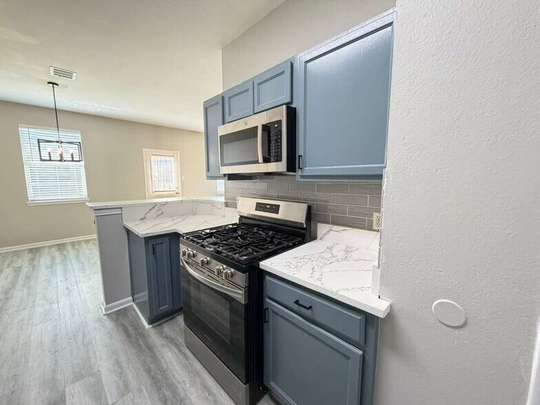 Building Photo - 6427 Waldron Dr