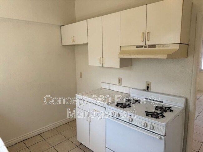 Building Photo - 758 Cerritos Ave