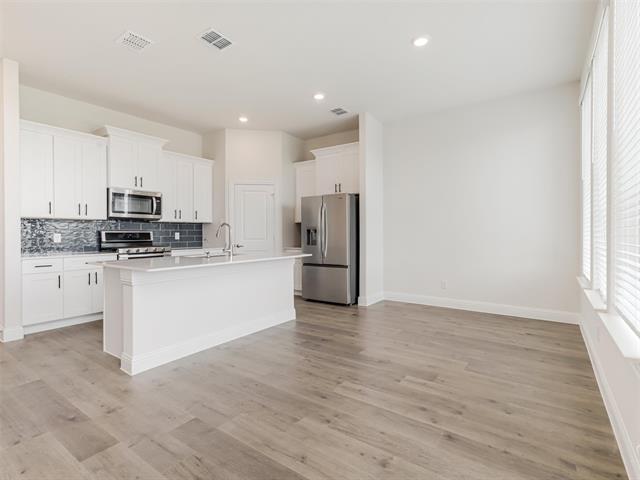 Building Photo - 1506 Lake District Dr