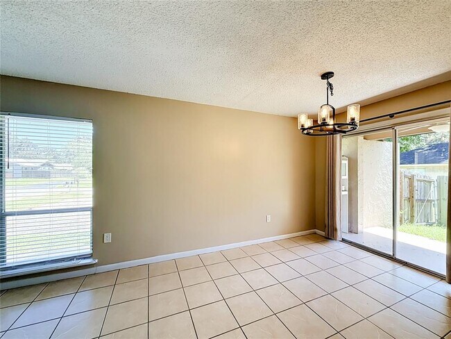 Building Photo - 4050 SE 20th Ct