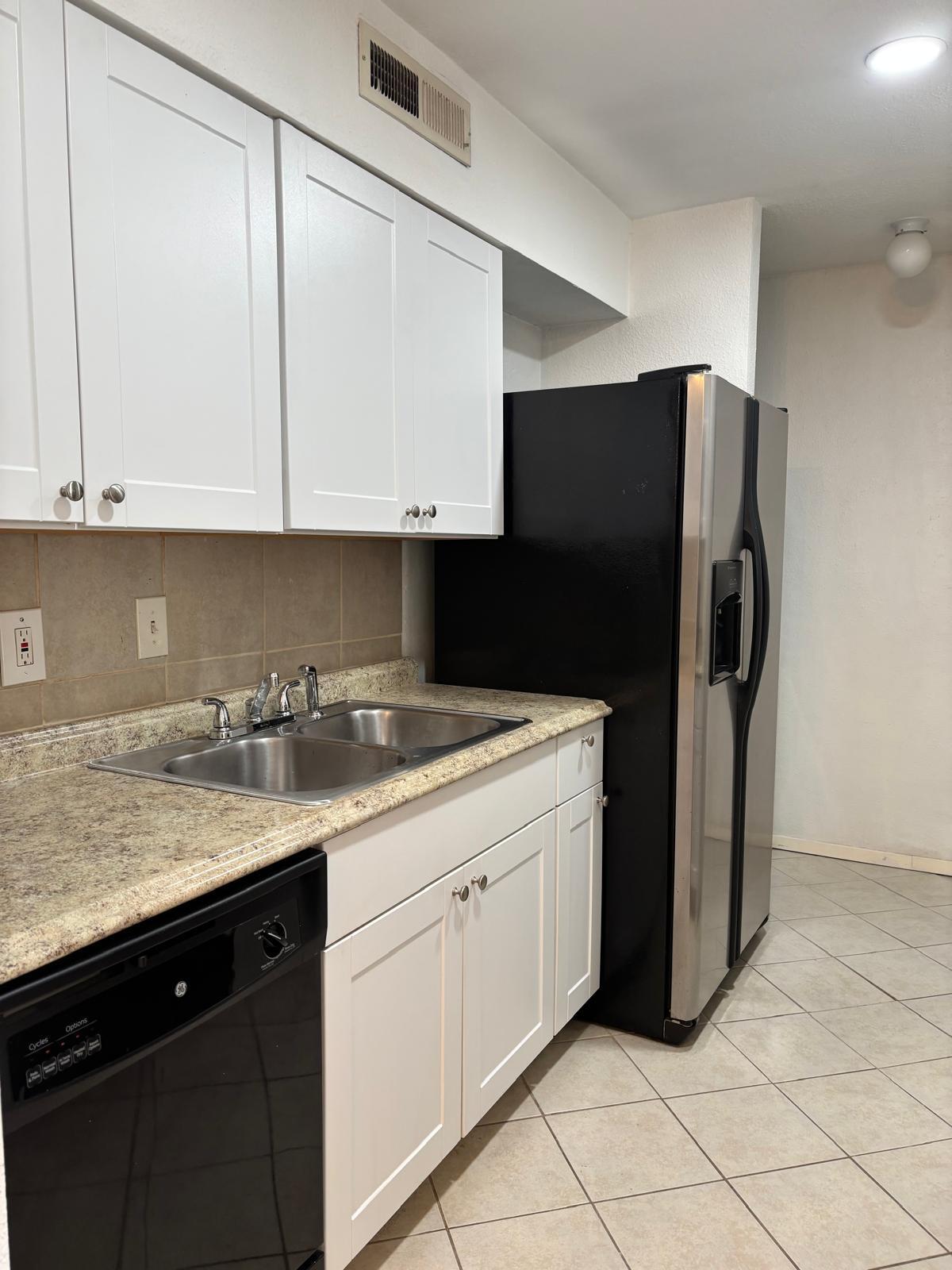 Building Photo - 5667 Birchmont Dr