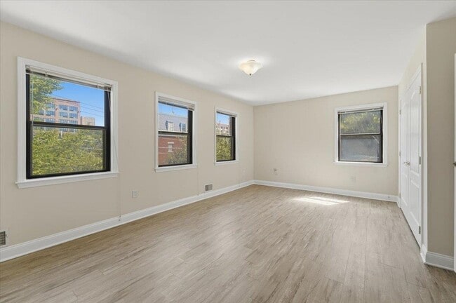 Building Photo - 295 9th St