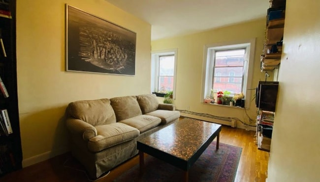 Building Photo - 84 Hollywood Ave