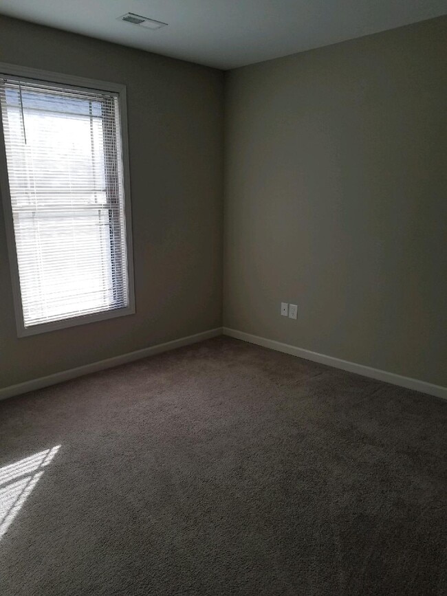 Building Photo - 364 Rock Springs Rd