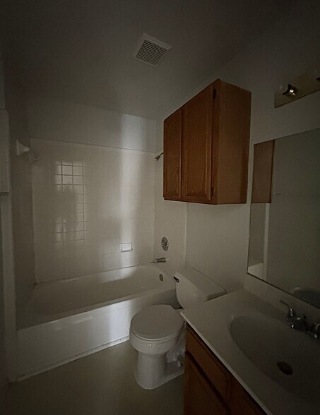 Building Photo - 1706 Windward Dr