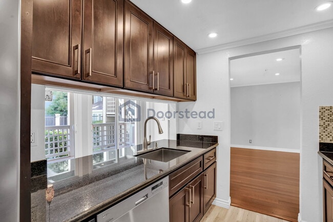 Building Photo - 2709 Oak Road Unit E