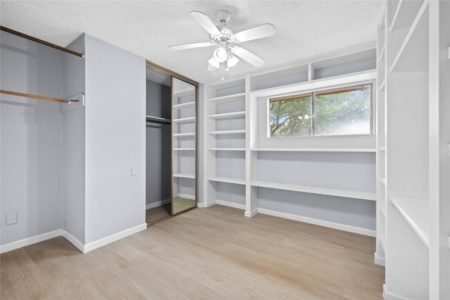 Building Photo - 12528 Wellington Park Dr