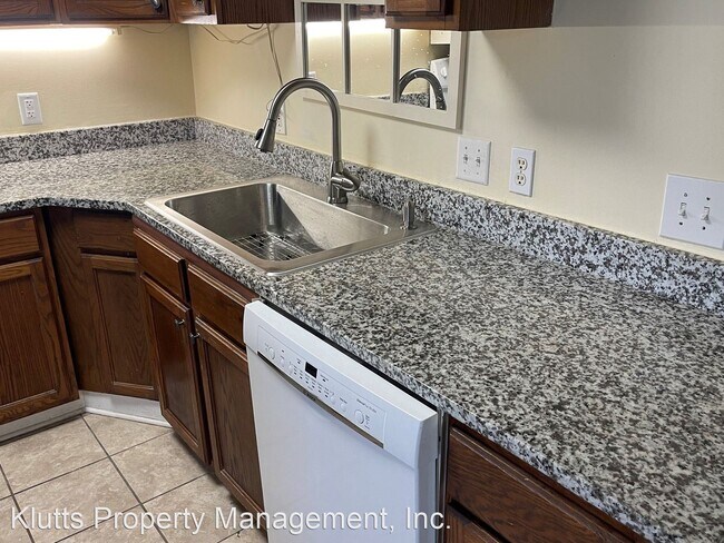 Building Photo - 2 br, 1 bath House - 340 Hollis Road