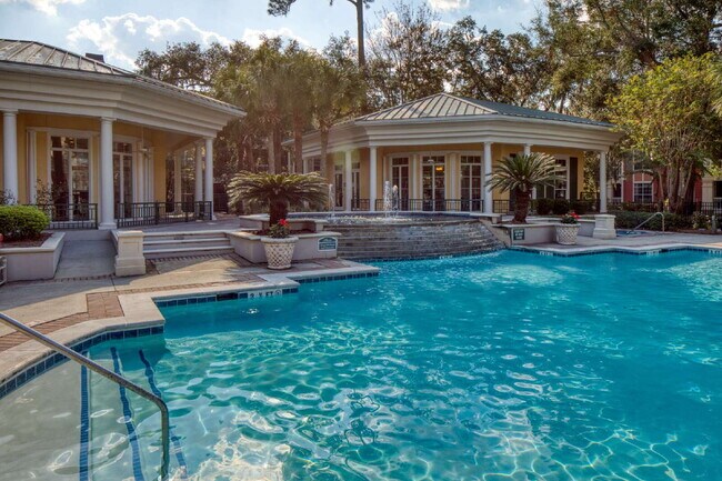 Building Photo - 2 Bed, 2 Bath Condo at amenity-rich The Me...