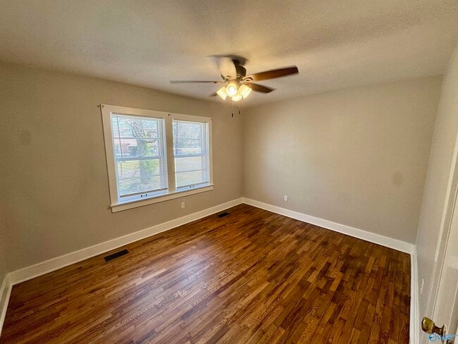 Building Photo - 518 Lawson St