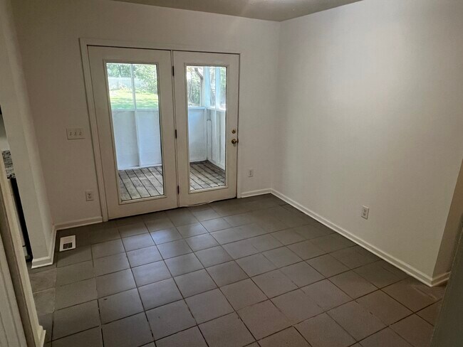 Building Photo - 312 N Linwood Ave