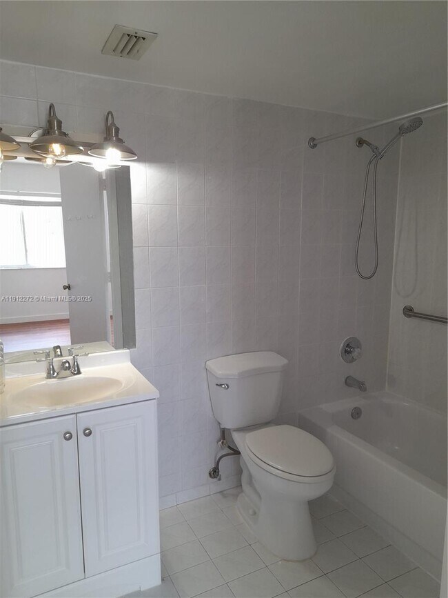 Building Photo - 551 NW 82nd Ave