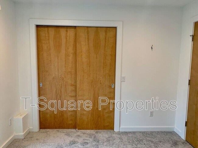 Building Photo - 3905 SW Findlay St