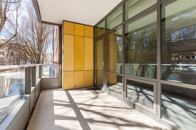 Building Photo - 311 NW 12th Ave