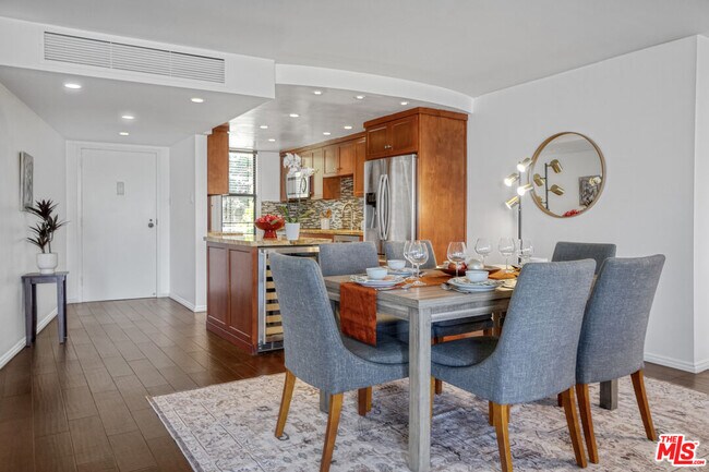 Building Photo - 4316 Marina City Dr