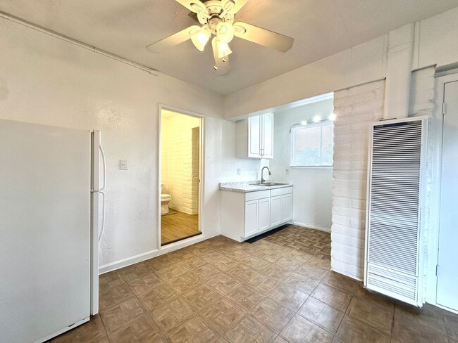 Building Photo - RogerRd237-243