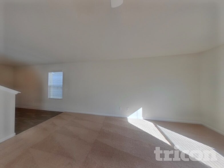 Building Photo - 2186 Southlea Dr