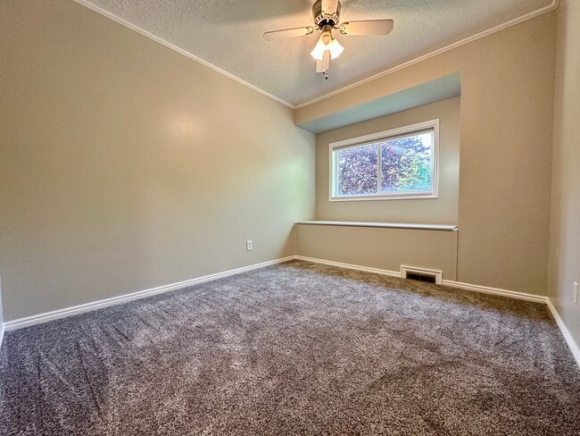Building Photo - 45 River Cir Dr