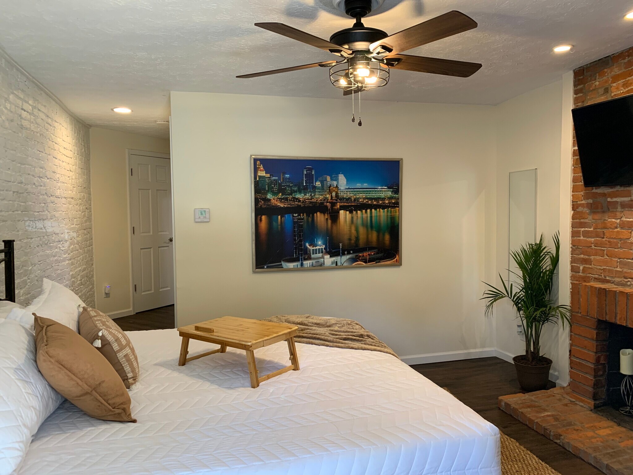 Bedroom - 1619 Mansfield St