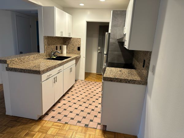 Kitchen - 8530 Holloway Dr