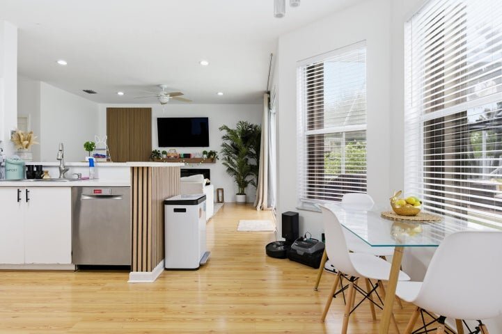 Building Photo - 7657 Thornlee Dr