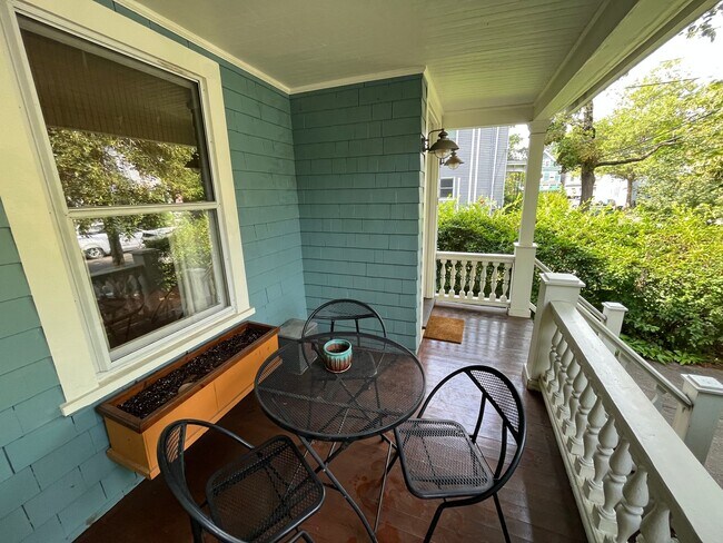 Building Photo - Beautiful East Rock Single Family House