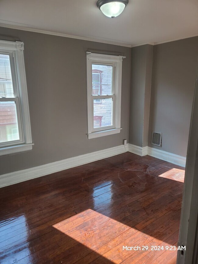 Building Photo - 19 E North St
