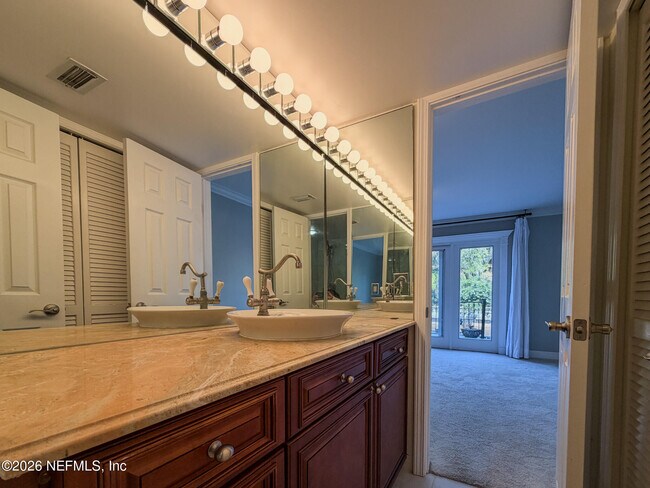 Building Photo - 2950 St Johns Ave