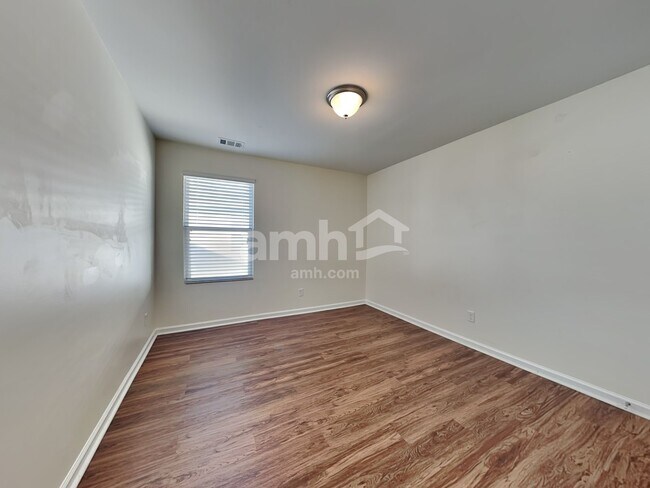 Building Photo - 321 Crabapple Cir