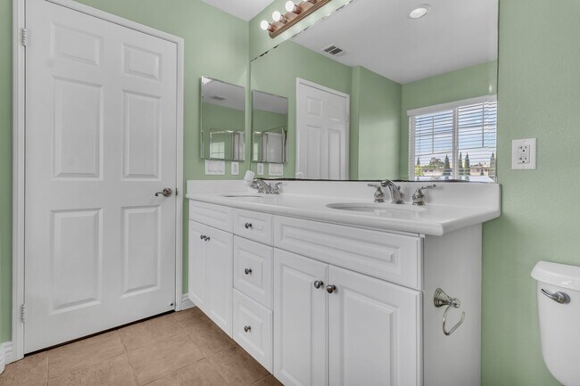 Building Photo - 26090 Stonehaven Dr