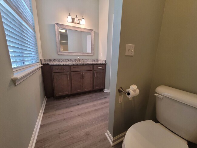 Building Photo - Renovated first floor condo with community...