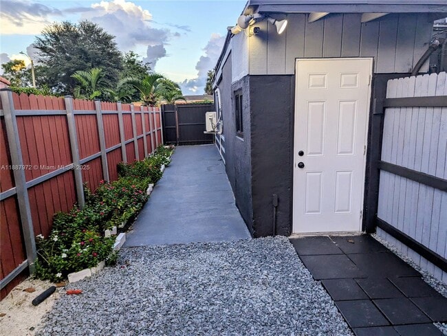 Building Photo - 14600 NW 11th Ct