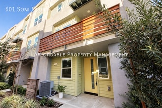 Building Photo - 601 Somi Ct