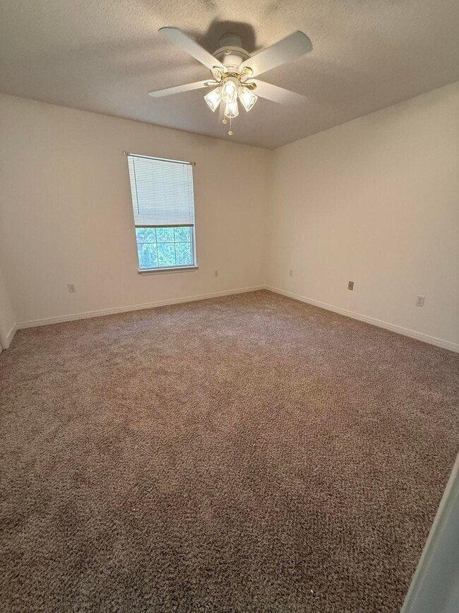 Building Photo - 946 Rachel Dr