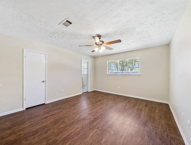 Building Photo - 7962 Southmeadow Dr