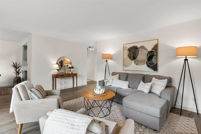 Building Photo - Modern 2BD/2BTH Condo for Lease Richmond V...