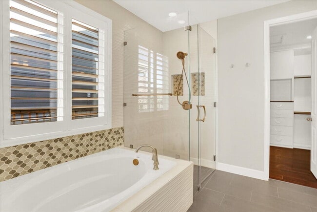 Building Photo - 7576 Oasis Dr