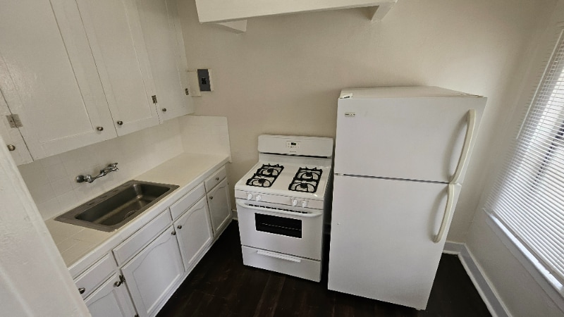 Building Photo - 1026 Ingraham St