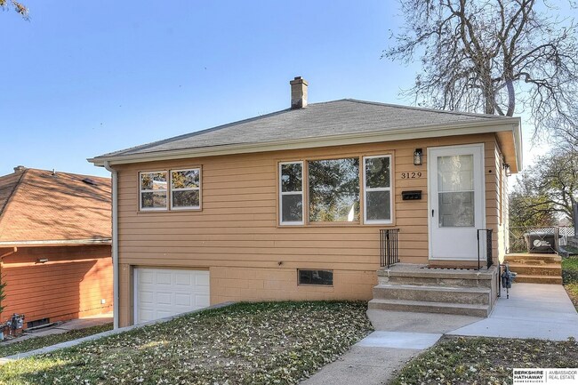 Building Photo - Fully Renovated Florence Gem with Modern Finishes & Historic Charm